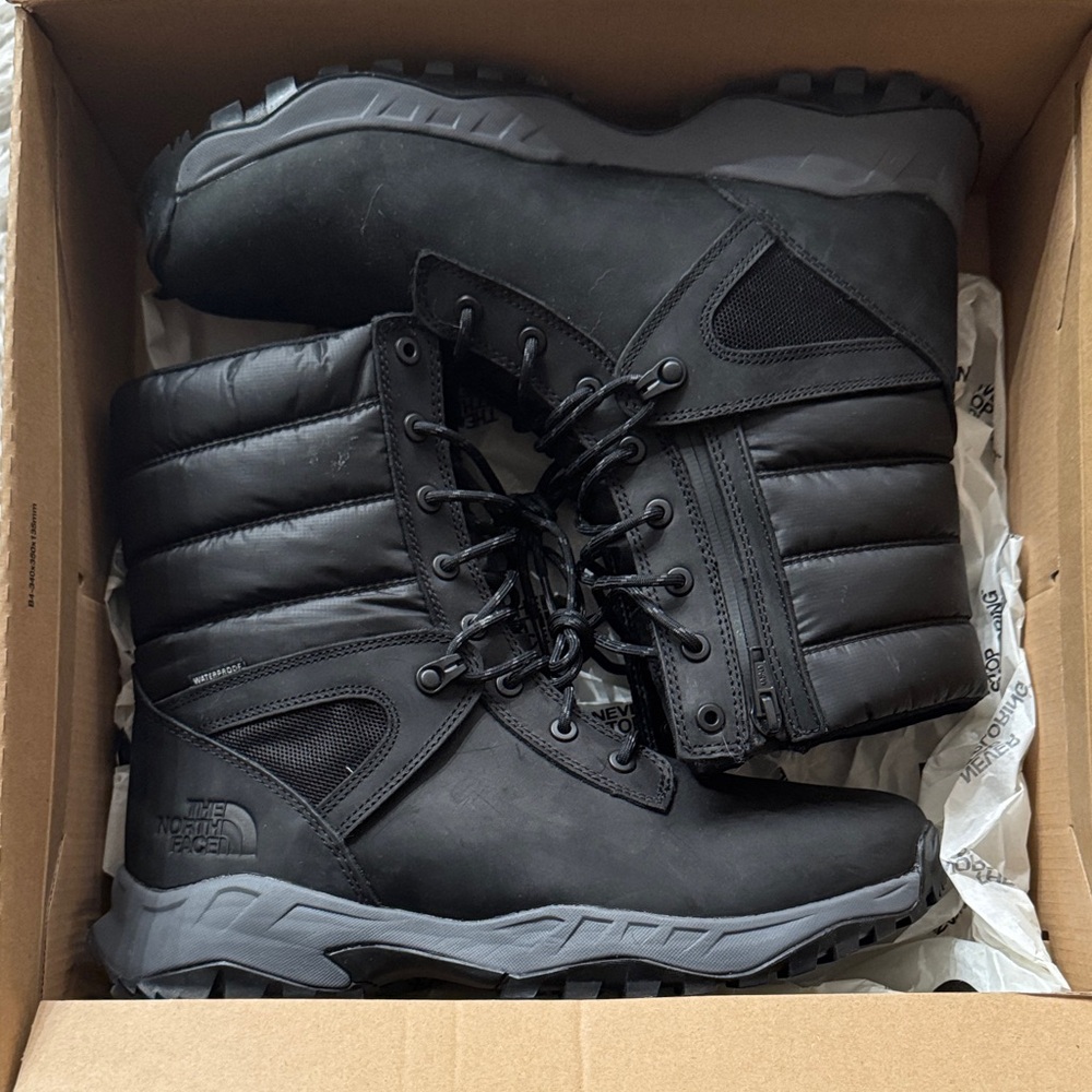 The North Face Men's Black and Gray Snow Boots